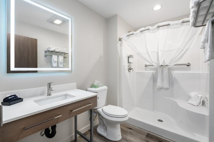Sandpoint Hotel & Suites Downtown
