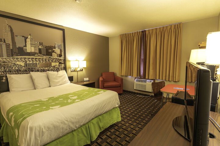 Room 10 of 16