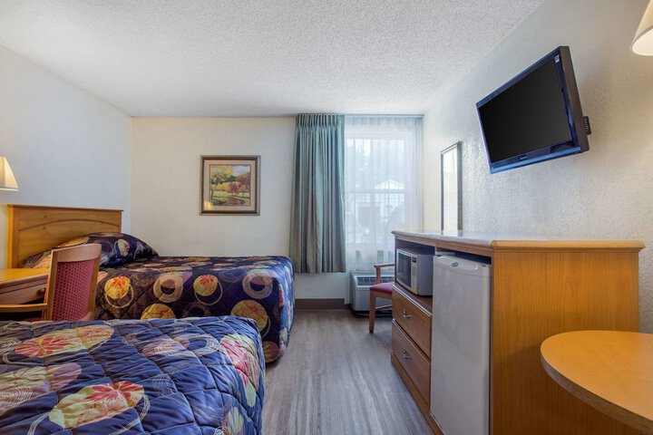 Room 28 of 32