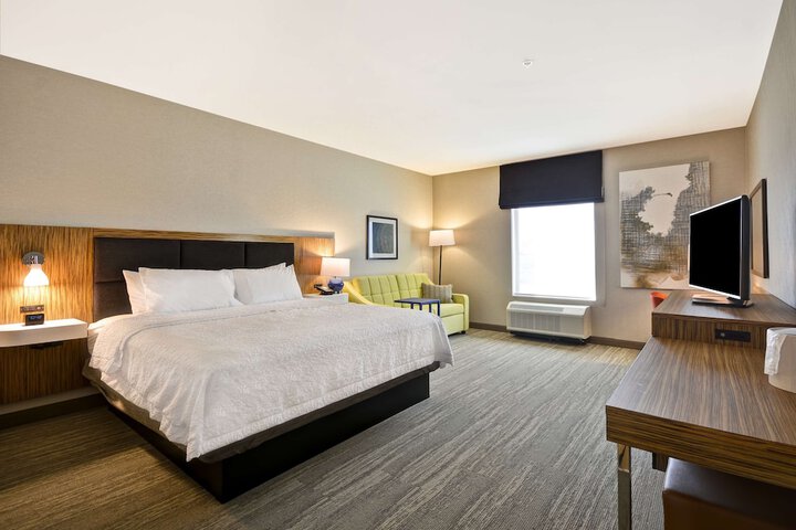 Hampton Inn & Suites Detroit / Warren