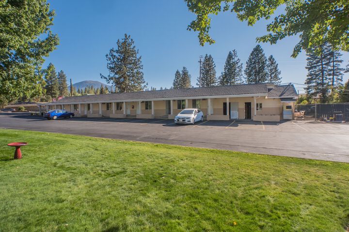 Shasta Pines Motel & Suites