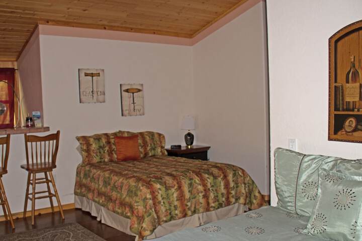 DiamondStone Guest Lodges