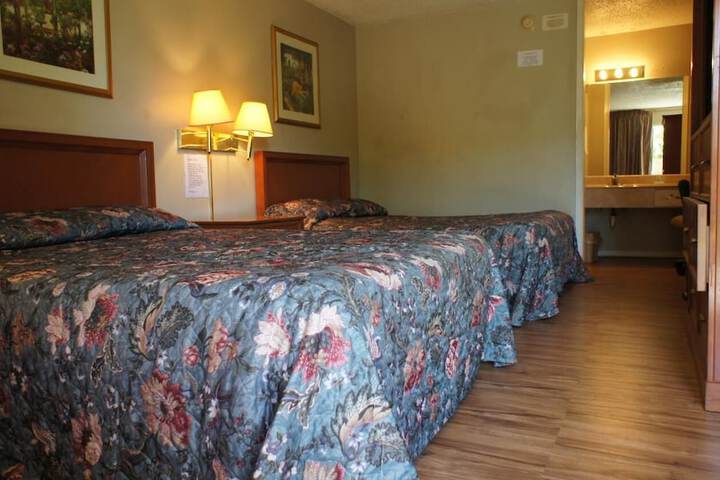 Room 10 of 18