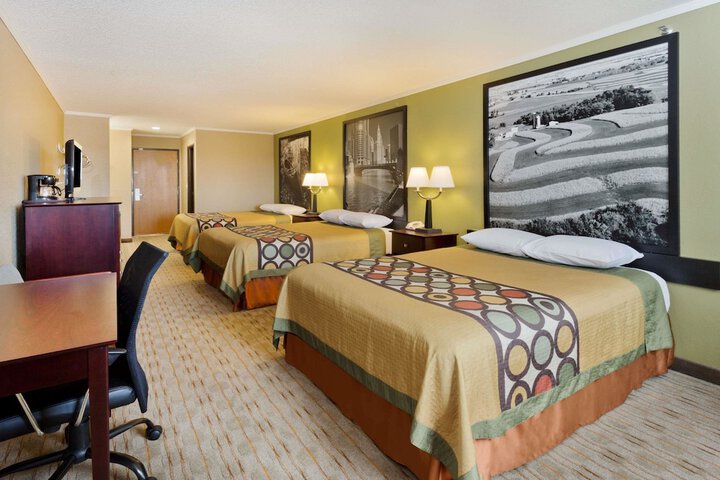 Room 6 of 14