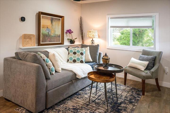 Shares View Luxury Apt