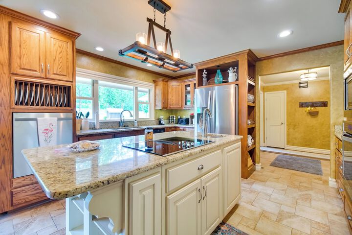 On-site Lake Access: Group Getaway in Afton