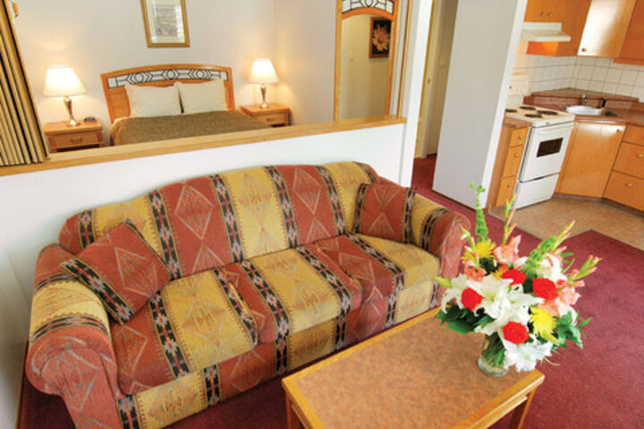 Suite 13 of 21
