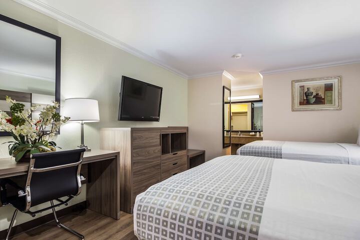Room 13 of 33