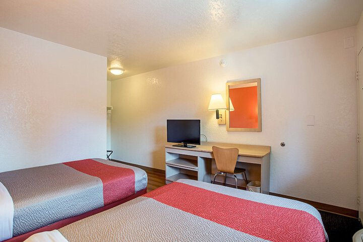Room 28 of 32