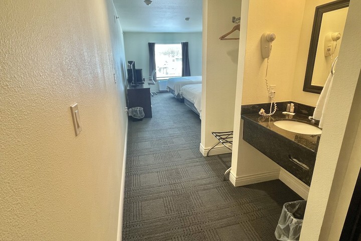 Room 13 of 30
