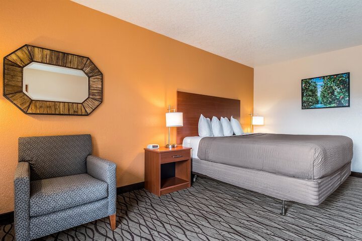 Room 34 of 40