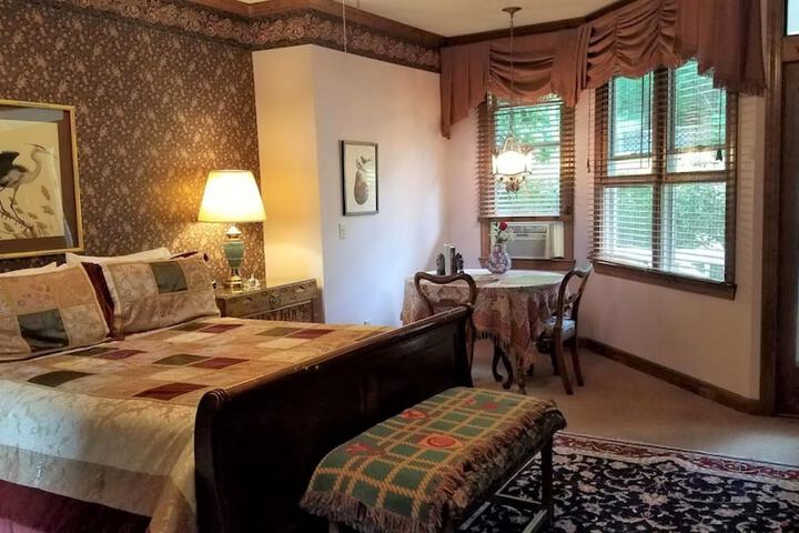 Room 42 of 107