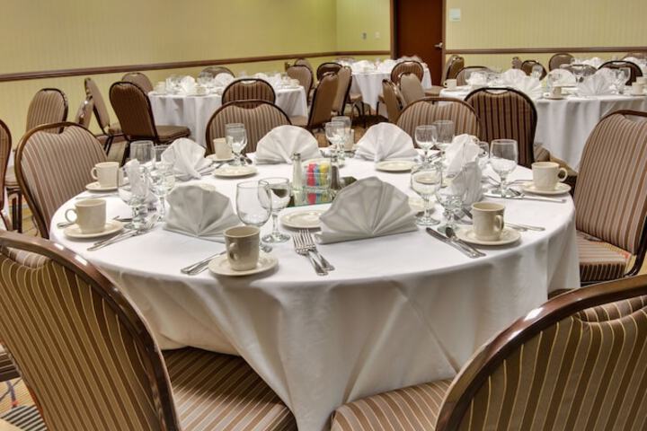 Holiday Inn & Suites Bakersfield by IHG