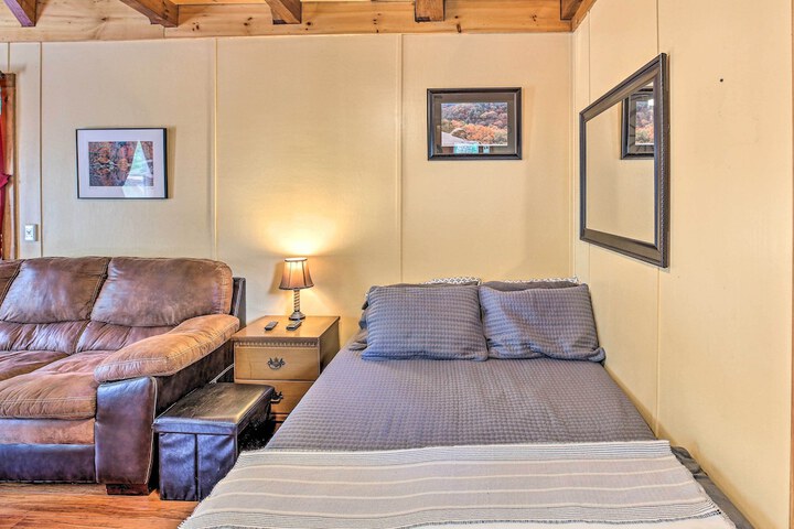 Off-the-grid Cabin Living in Red River Gorge!