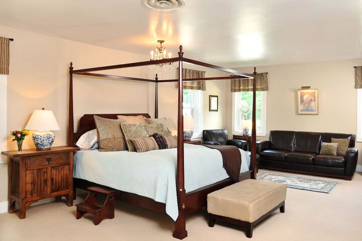 1795 Acorn Inn B & B
