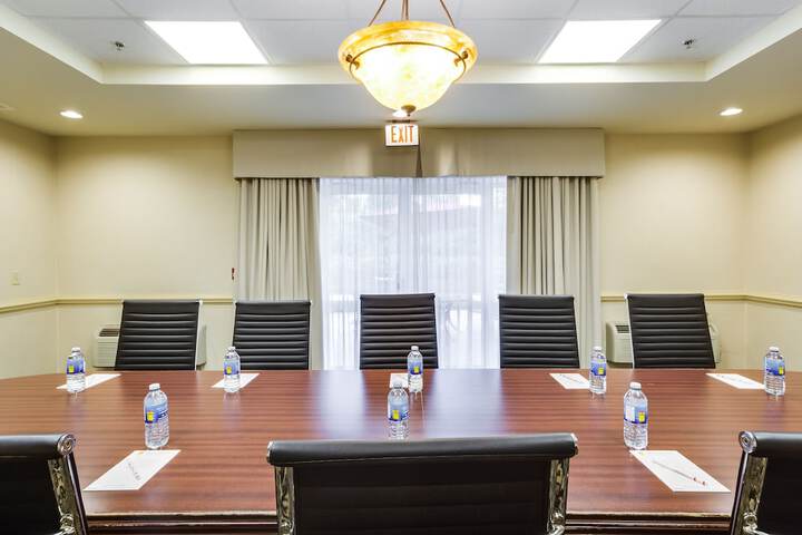 Monte Carlo Inn - Brampton Suites