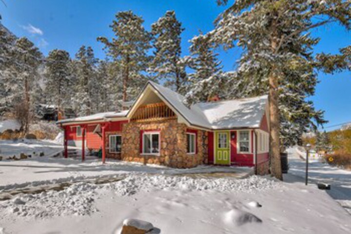 The Chipita Park Cabin