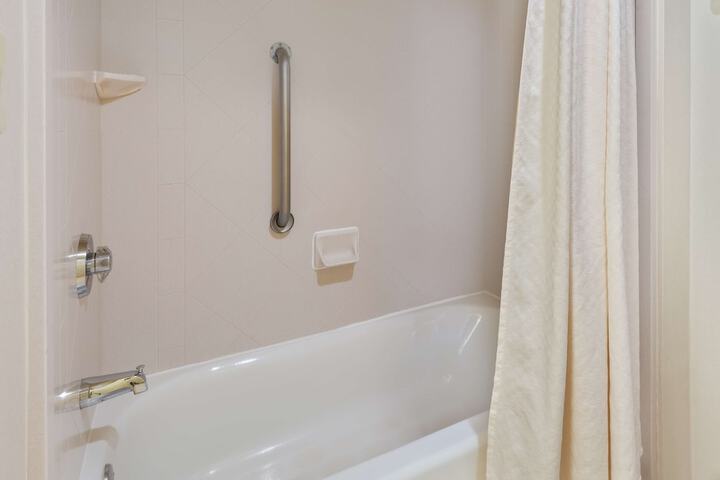 Room 15 of 24