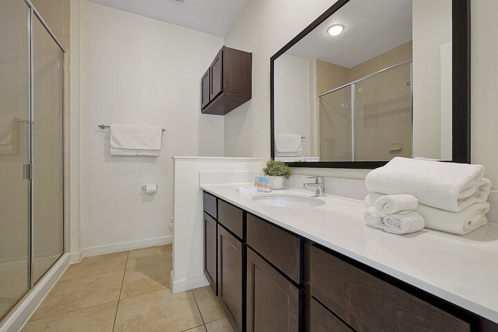 Regal Oaks Resort Vacation Townhomes by IDILIQ