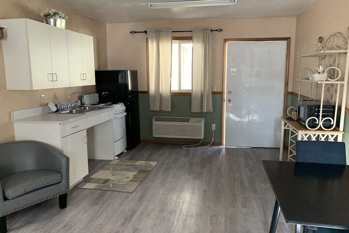 Lamplighter Cabins & Suites