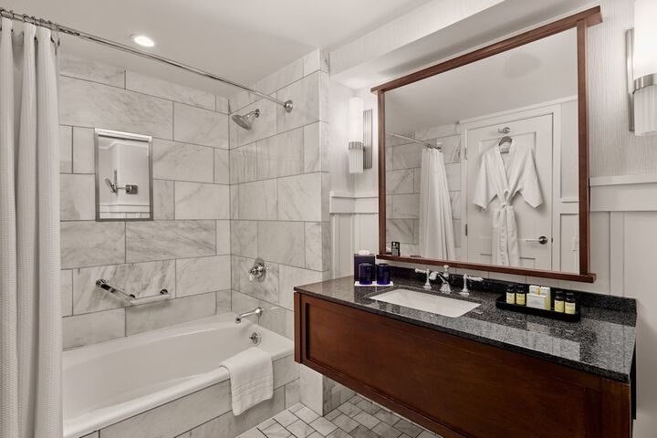 Room 32 of 60