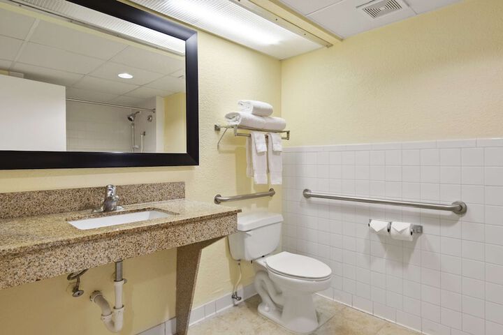 Room 14 of 24