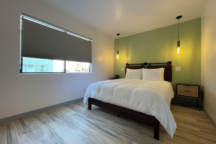 Room 48 of 87