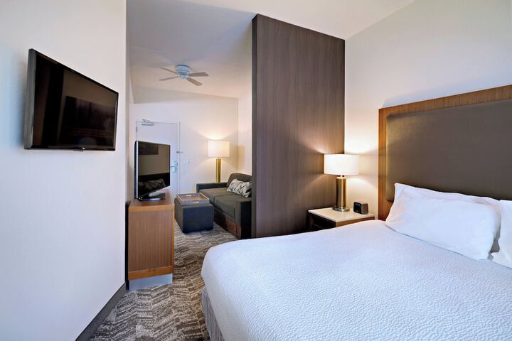 Room 8 of 16