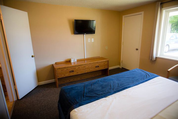 Room 13 of 16
