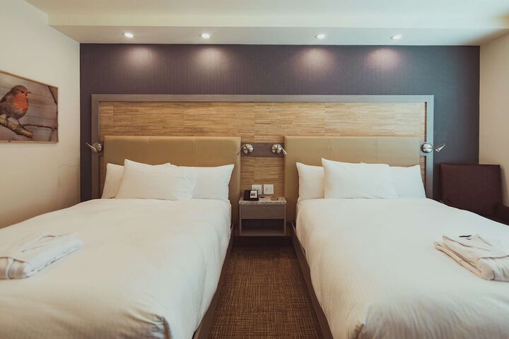 Room 72 of 215