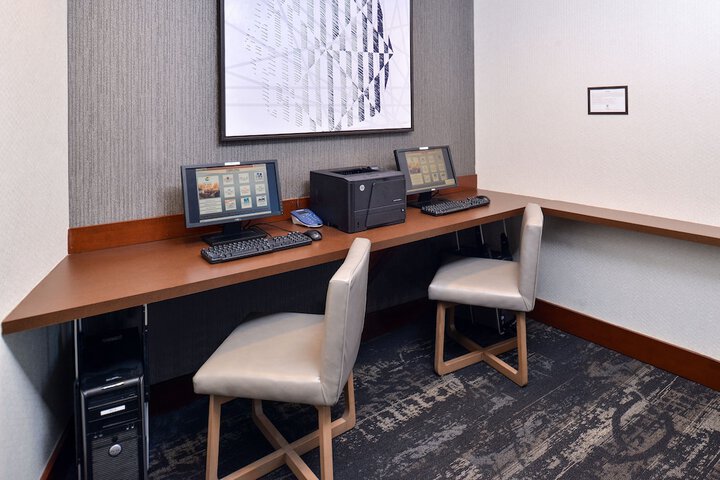 Business Center 44 of 45