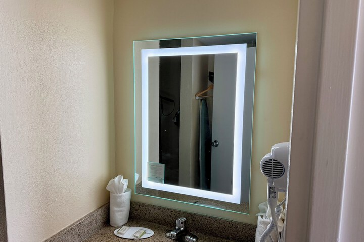 Room 10 of 22