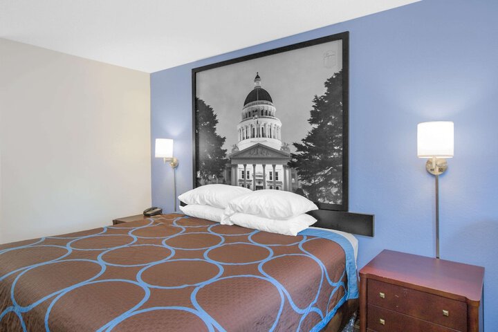 Room 10 of 15