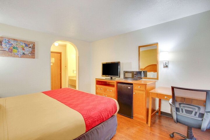 Room 10 of 32