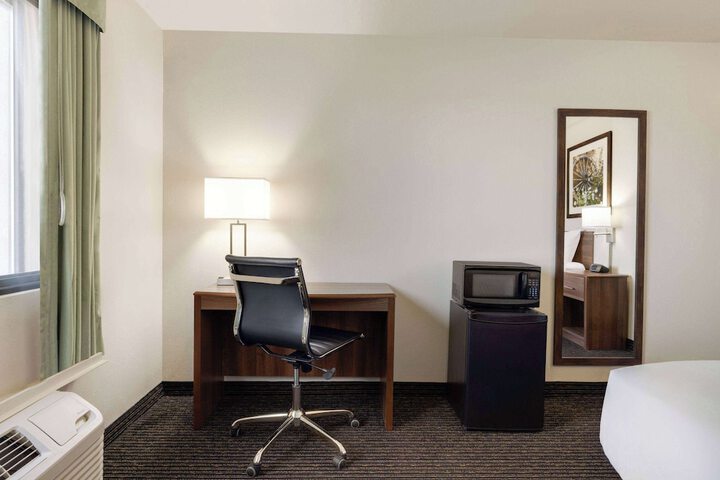 Room 16 of 24