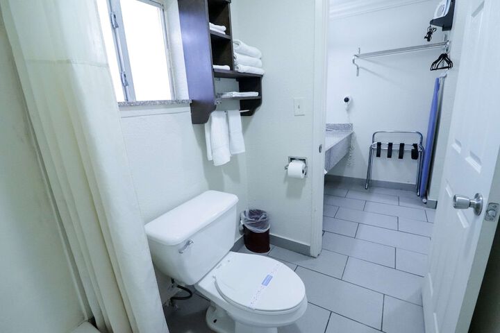 Room 40 of 74