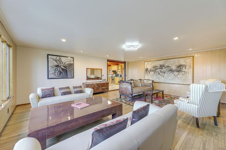 Spacious Pinedale Home w / Mountain Range View