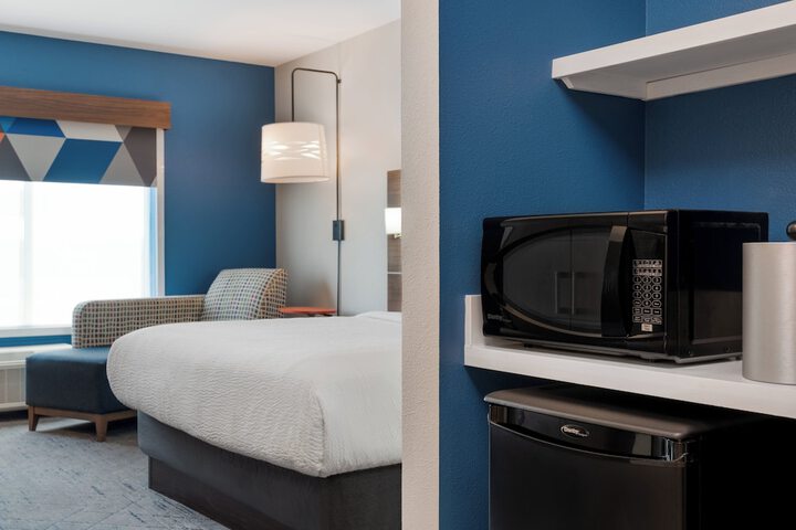 Holiday Inn Express Calhoun South by IHG