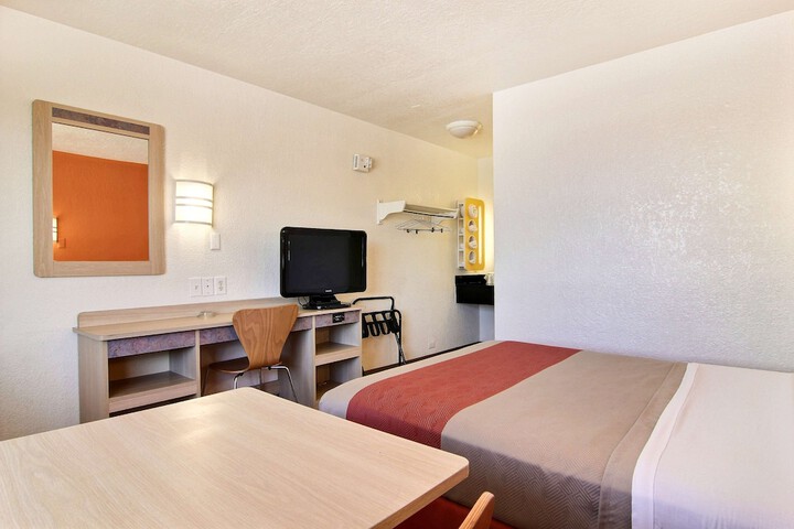 Room 30 of 32
