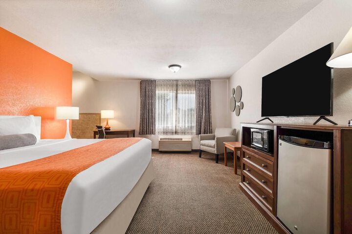 Howard Johnson Hotel & Suites by Wyndham Oacoma