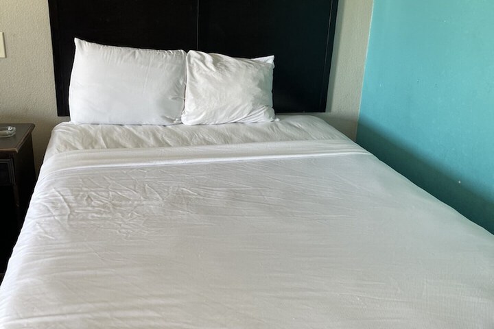 Room 8 of 11