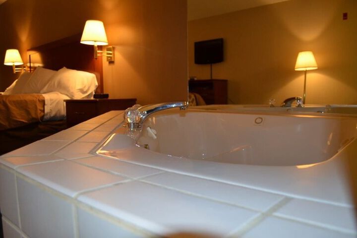 Brookshire Inn & Suites