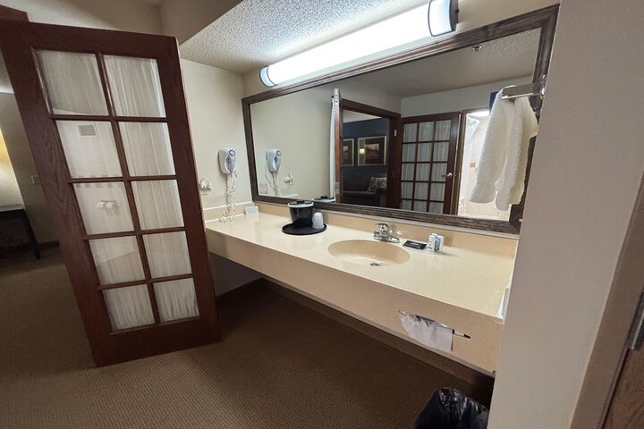 AmericInn by Wyndham Monmouth