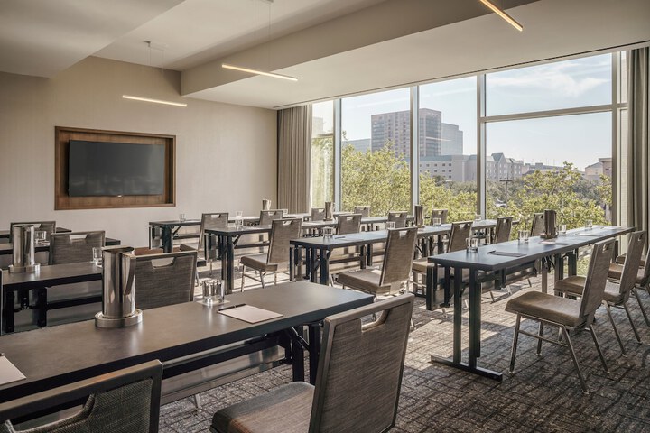 Hyatt Regency Houston / Galleria