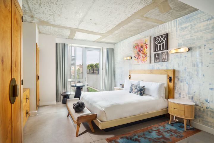 Room 17 of 40