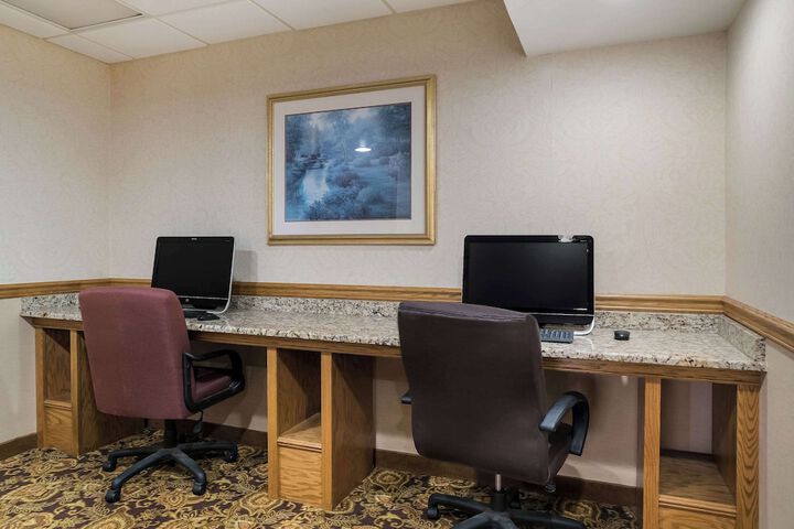 Business Center 36 of 37