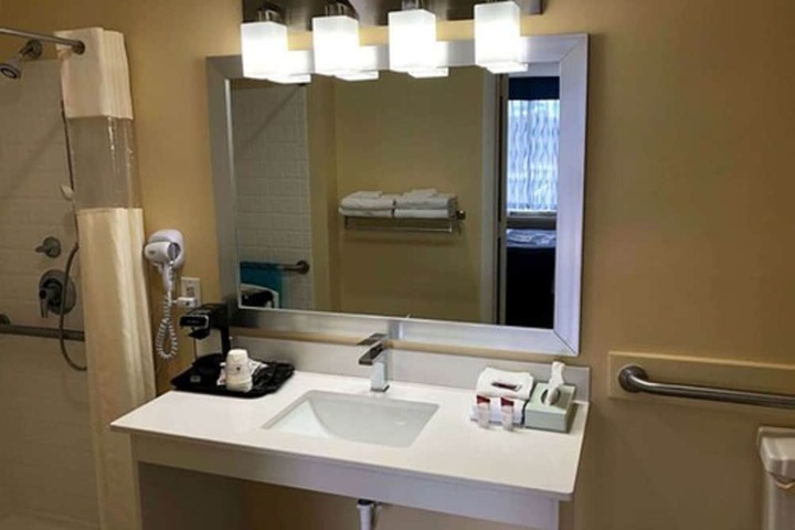 Room 11 of 20