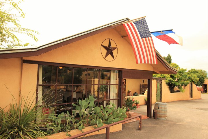 The Maverick Inn