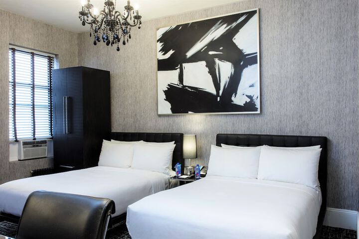 Room 25 of 43