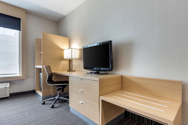 Quality Inn and Suites Oakville-Mississauga